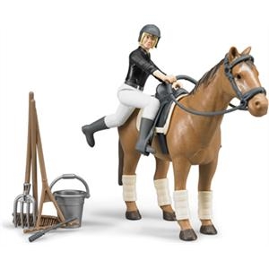 Femme cavalire avec cheval et accessoires Bworld test